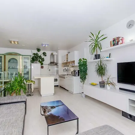 Sunshine Apartment *